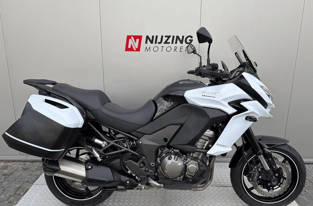 Kawasaki Versys 1000 tourer binnen bij Nijzing Motoren