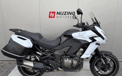 Kawasaki Versys 1000 tourer binnen bij Nijzing Motoren